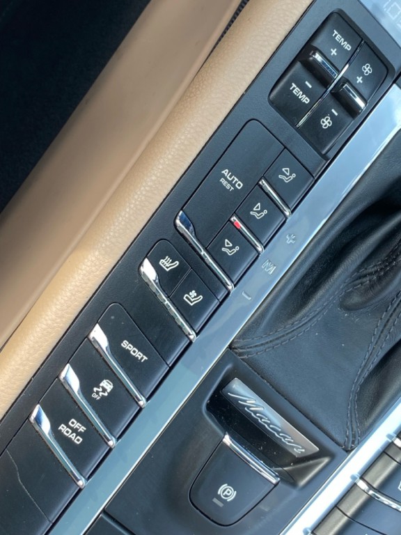 2020 Porsche Macan Image 42