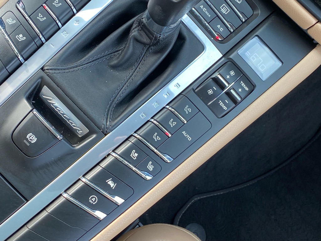 2020 Porsche Macan Image 43