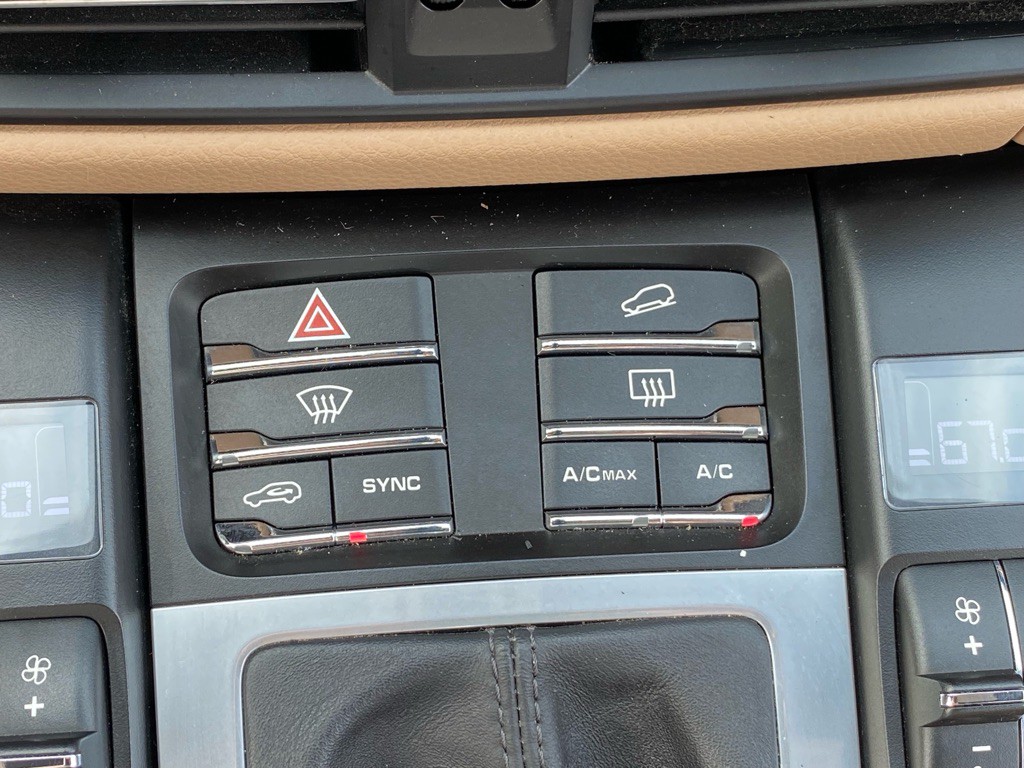 2020 Porsche Macan Image 44