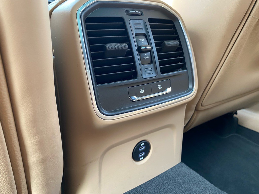 2020 Porsche Macan Image 24