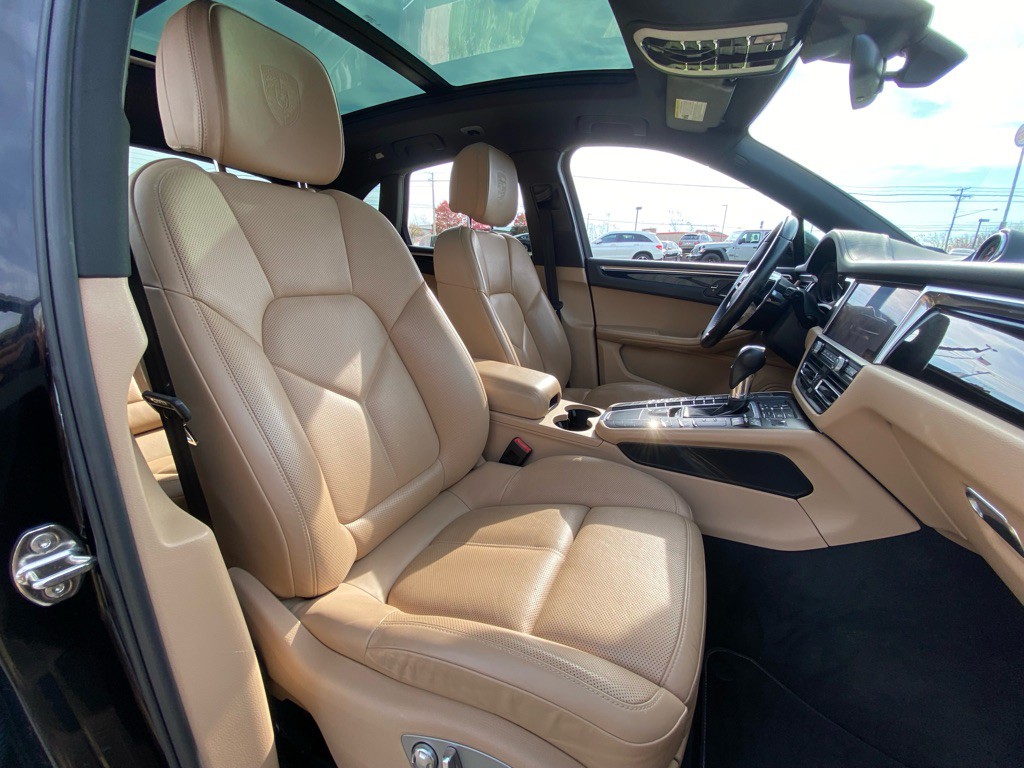 2020 Porsche Macan Image 25