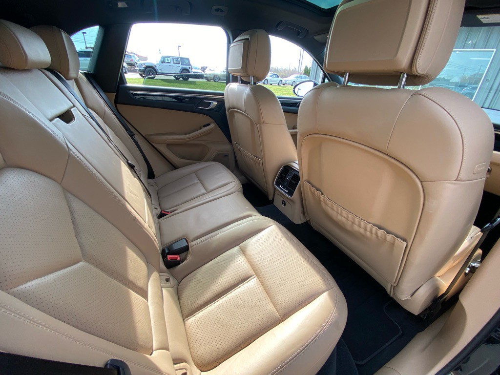 2020 Porsche Macan Image 30