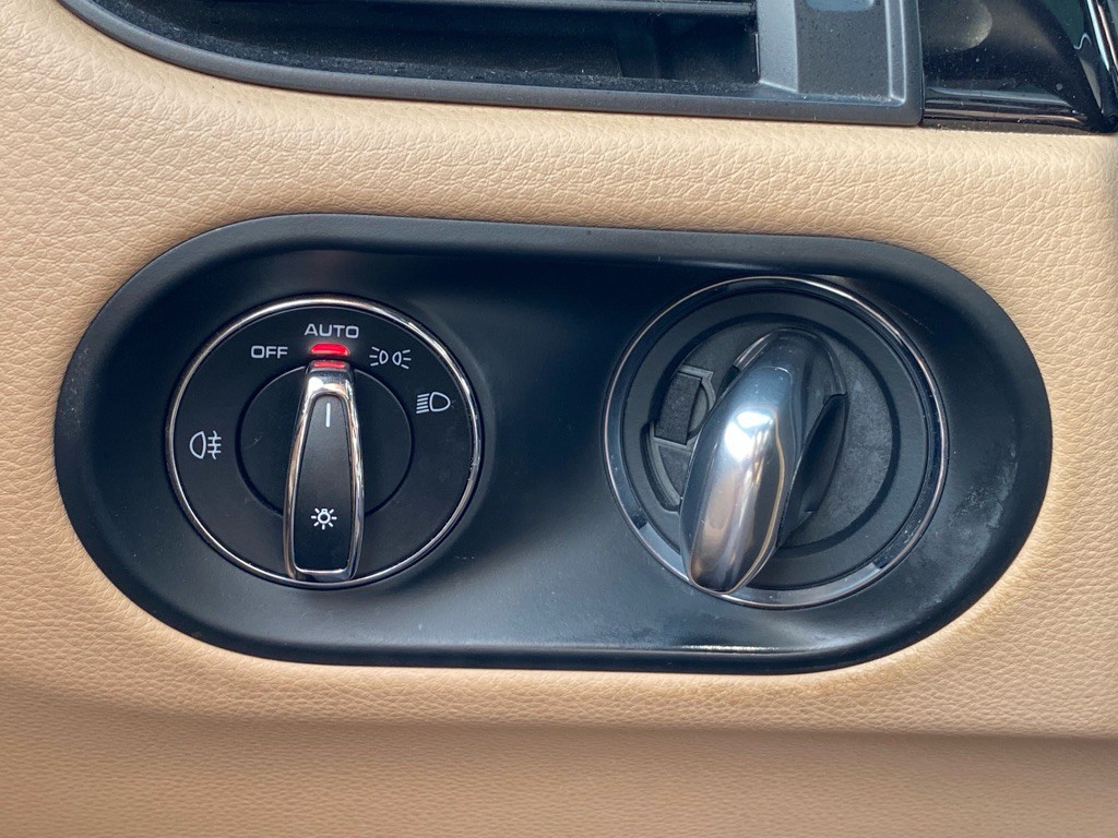 2020 Porsche Macan Image 32