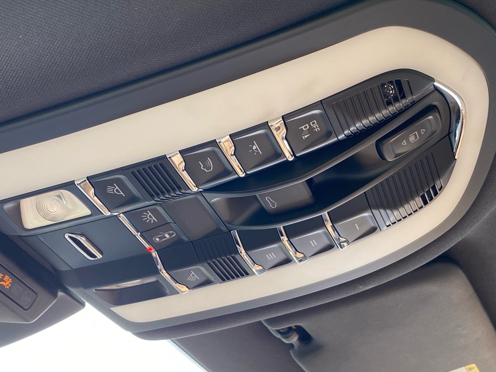 2020 Porsche Macan Image 46