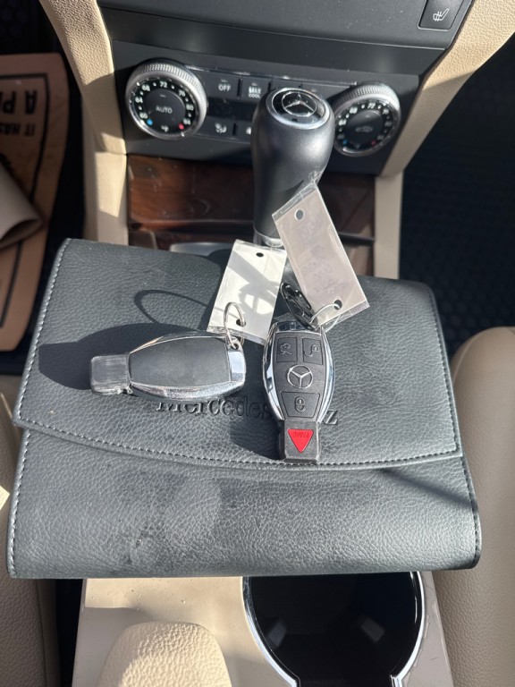 2012 Mercedes-Benz GLK-Class Image 25