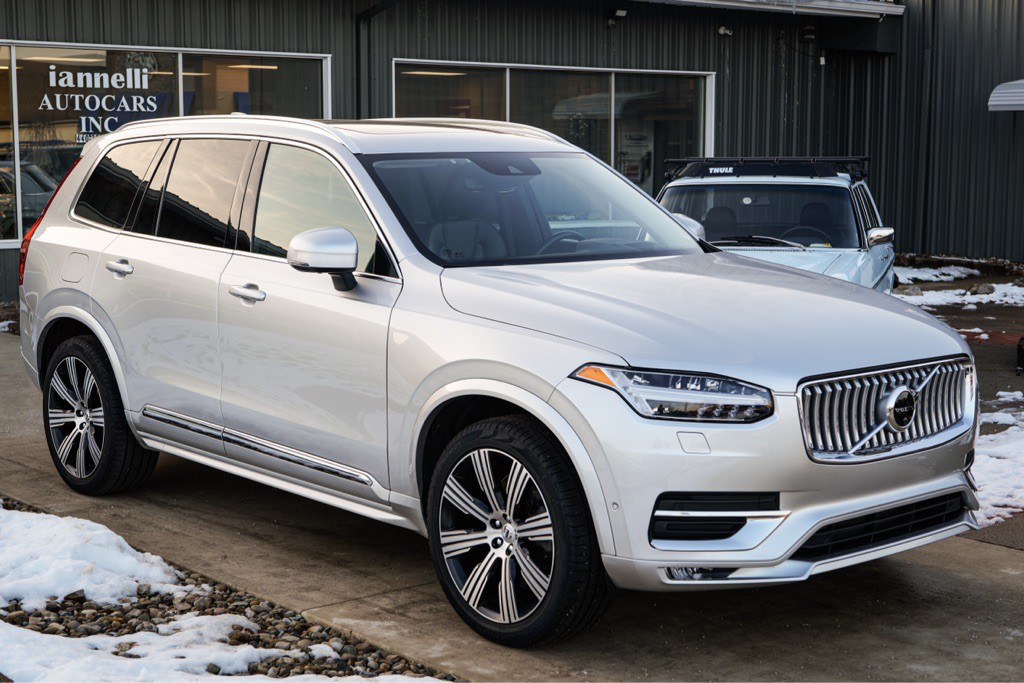 2022 Volvo XC90 Image 1