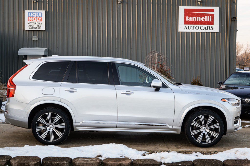 2022 Volvo XC90 Image 2