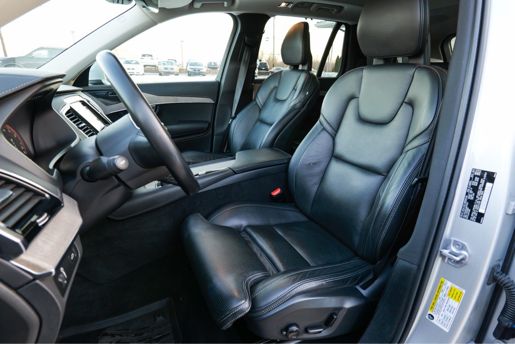 2022 Volvo XC90 Image 16