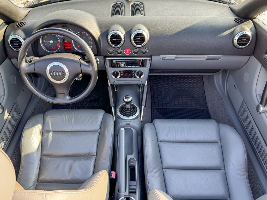 2002 Audi TT Image 3