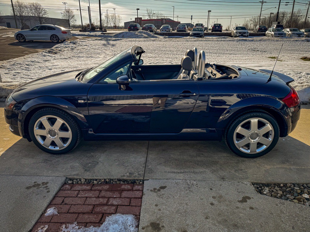 2002 Audi TT Image 10