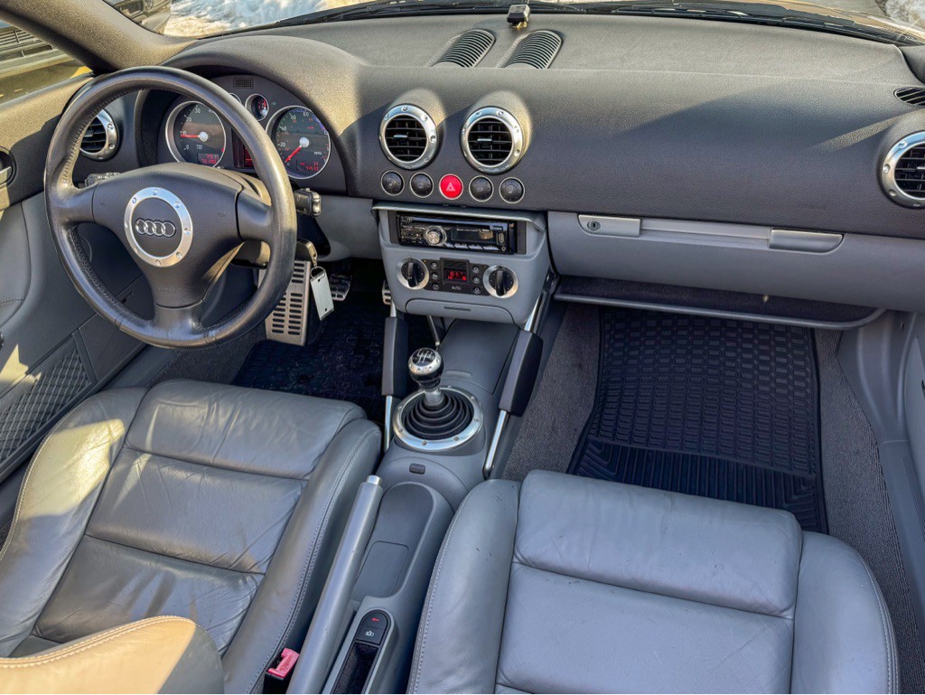 2002 Audi TT Image 24