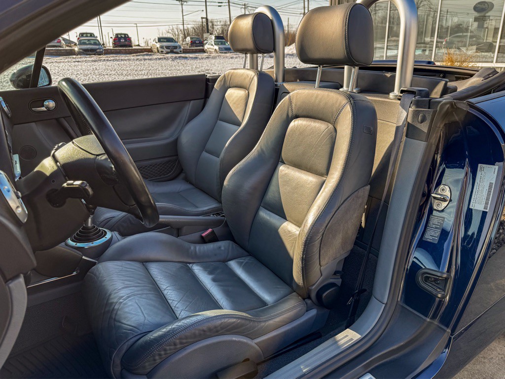 2002 Audi TT Image 25