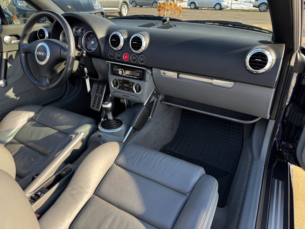 2002 Audi TT Image 30