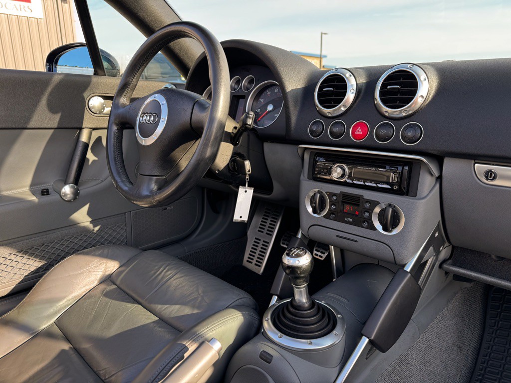 2002 Audi TT Image 32