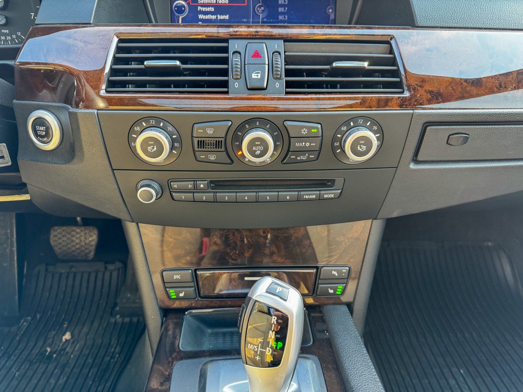 2010 BMW 5 Series Image 37