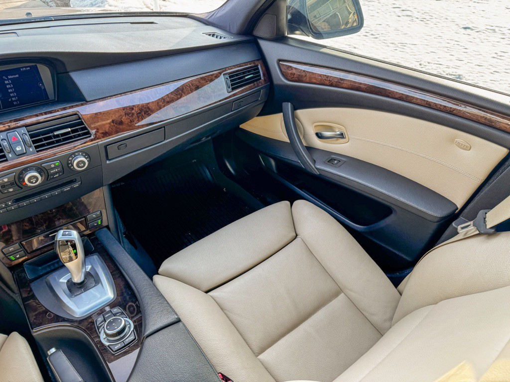 2010 BMW 5 Series Image 40