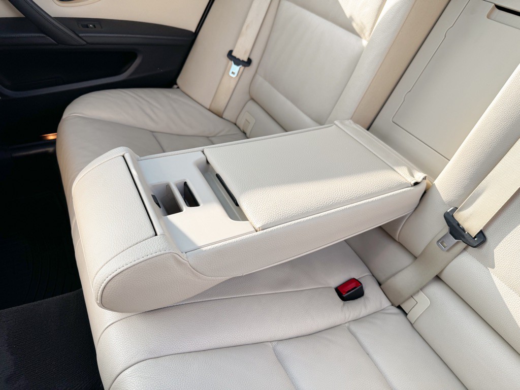 2010 BMW 5 Series Image 60