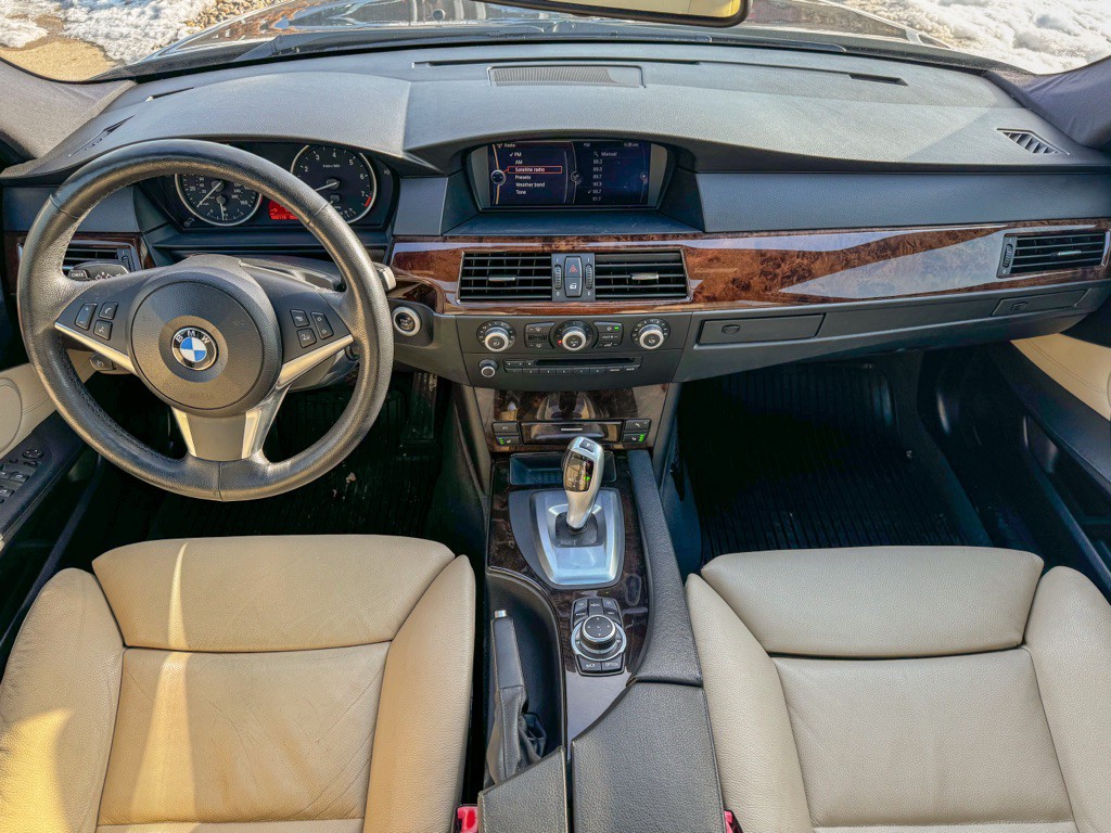 2010 BMW 5 Series Image 2