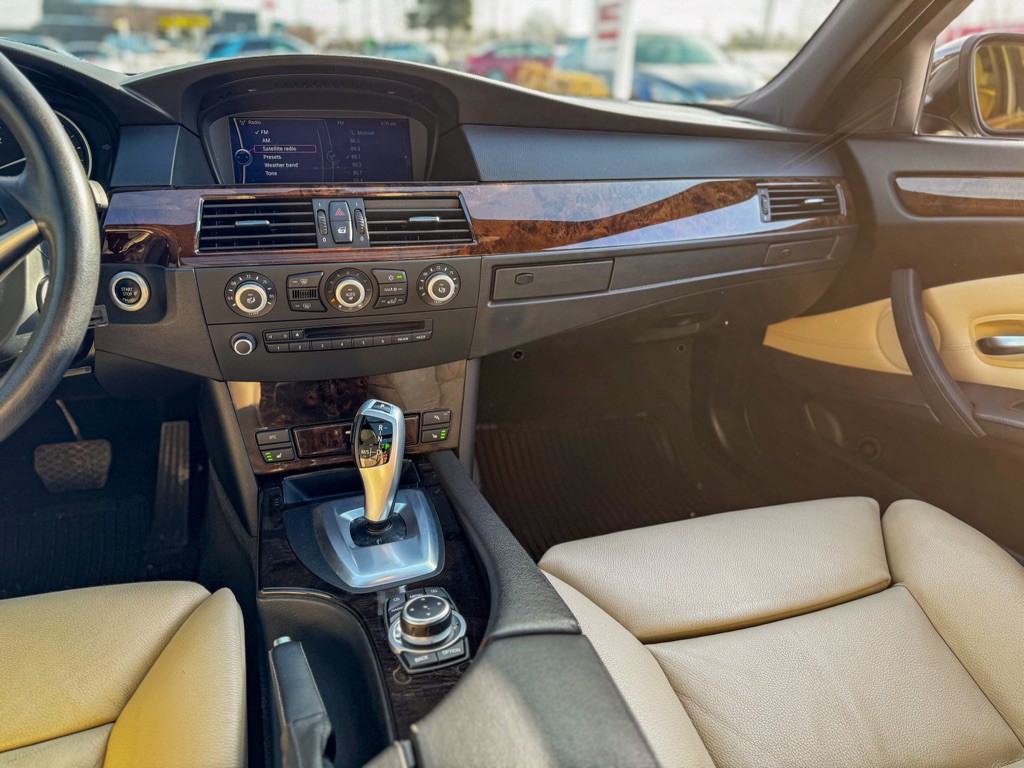 2010 BMW 5 Series Image 15