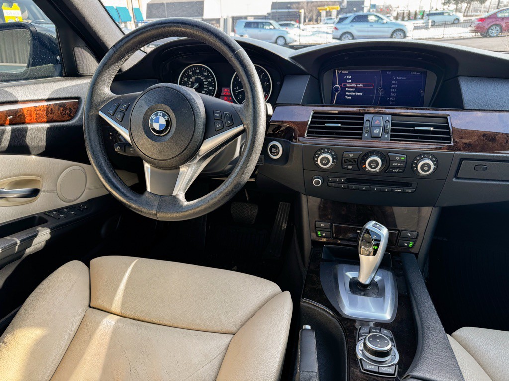 2010 BMW 5 Series Image 16