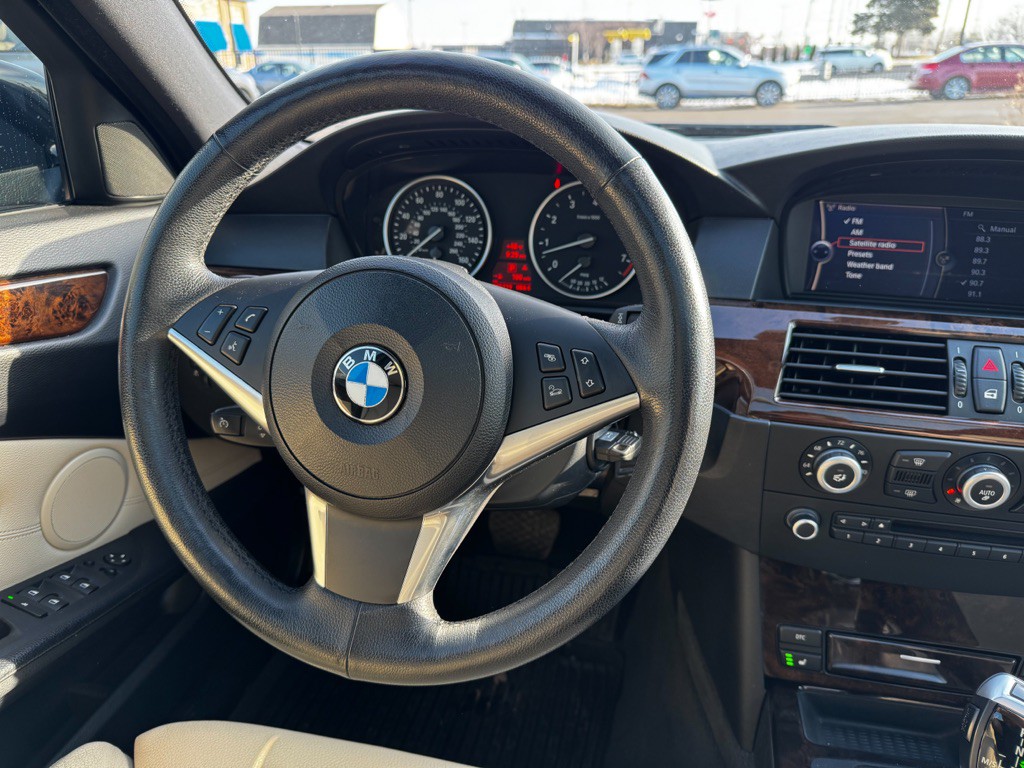 2010 BMW 5 Series Image 18