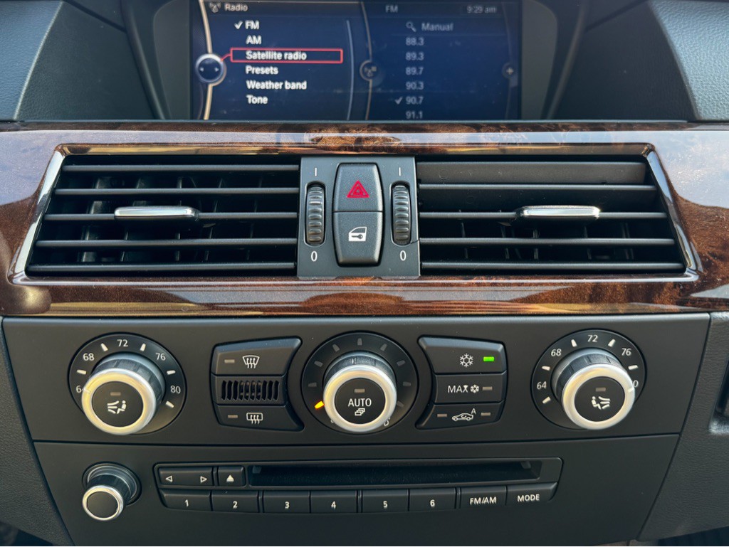 2010 BMW 5 Series Image 22