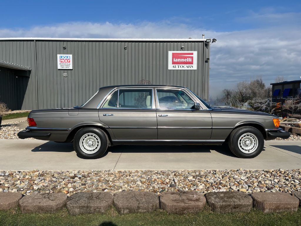 1980 Mercedes-Benz 420-Class Image 1