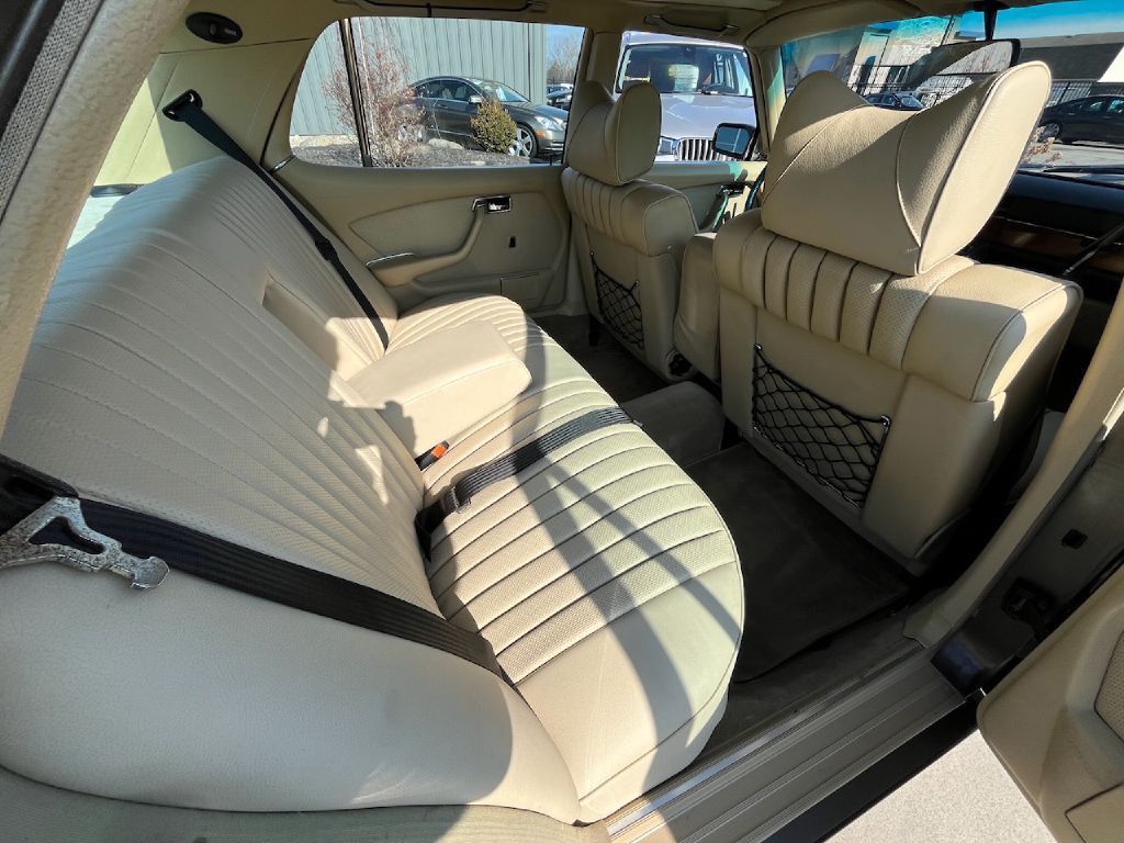 1980 Mercedes-Benz 420-Class Image 13
