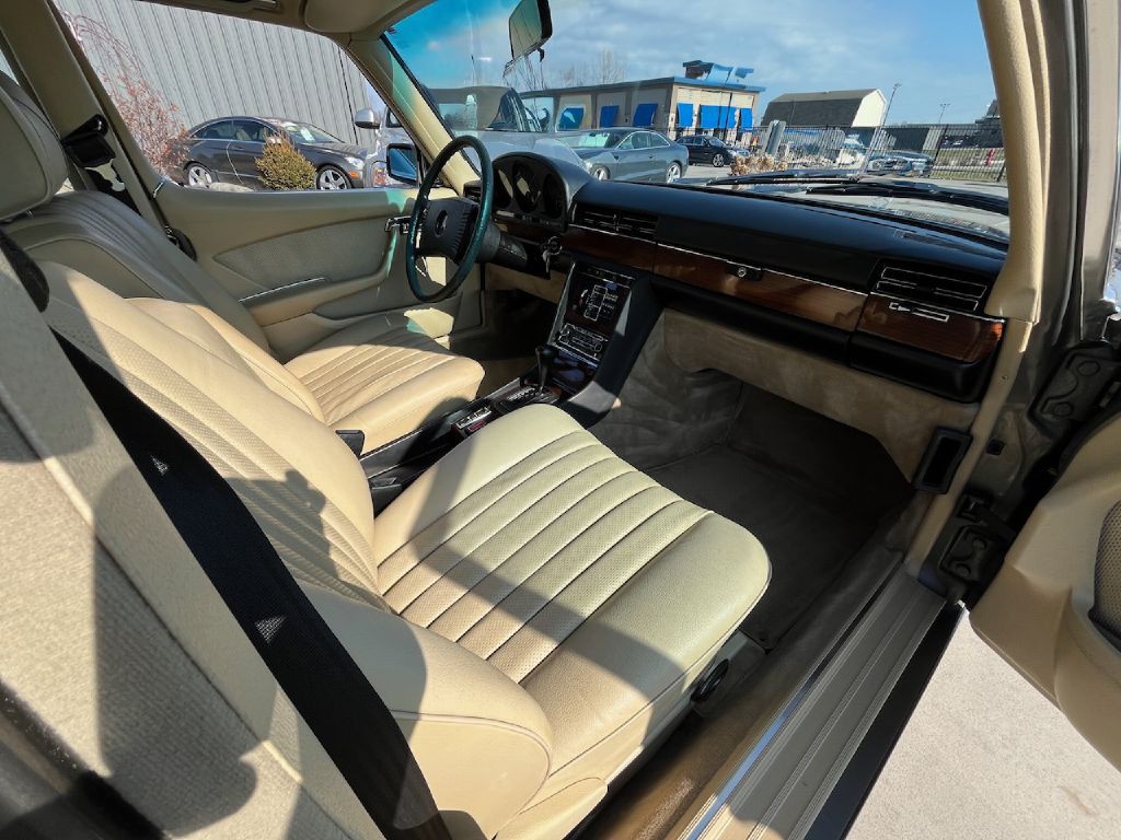 1980 Mercedes-Benz 420-Class Image 14