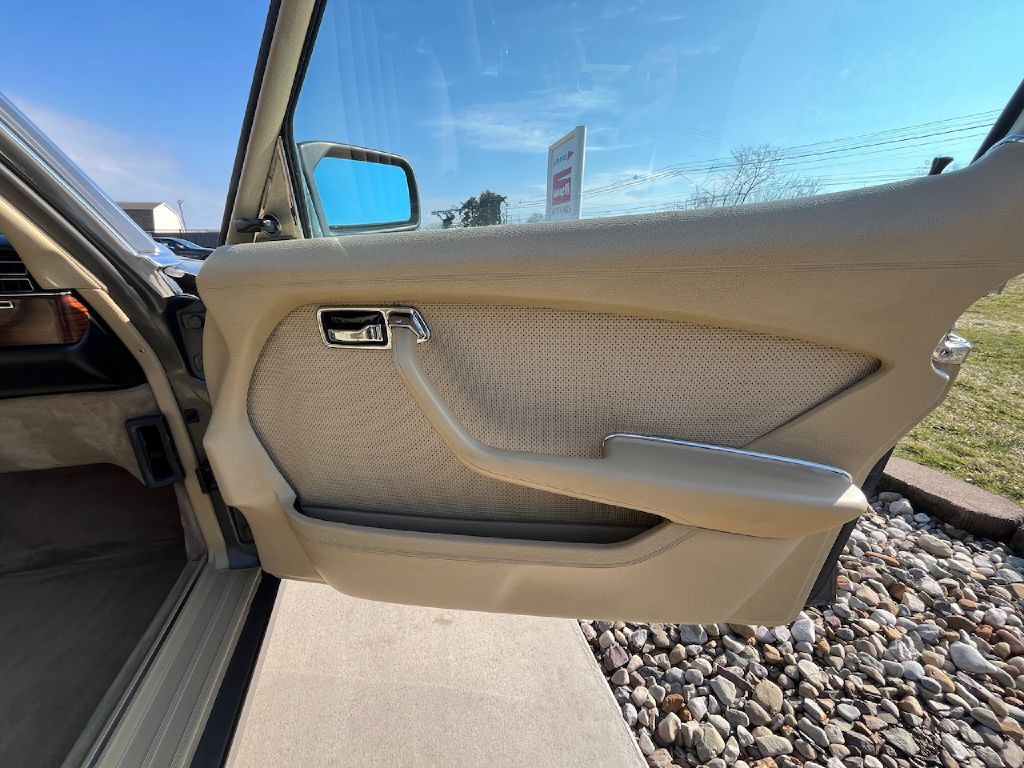 1980 Mercedes-Benz 420-Class Image 15