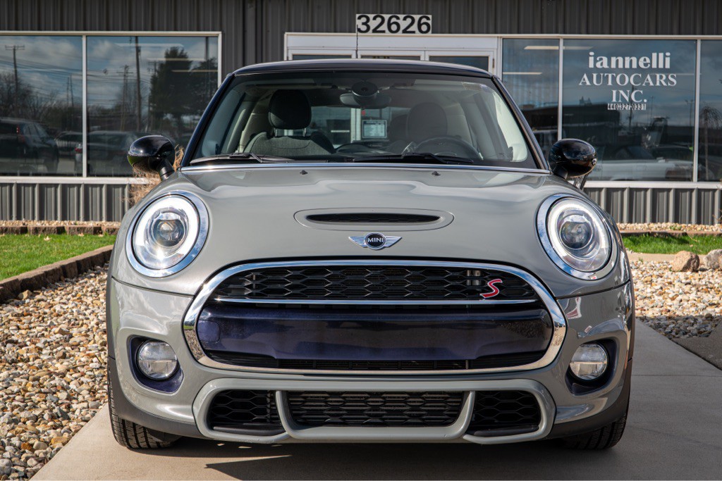 2015 MINI Cooper Image 16