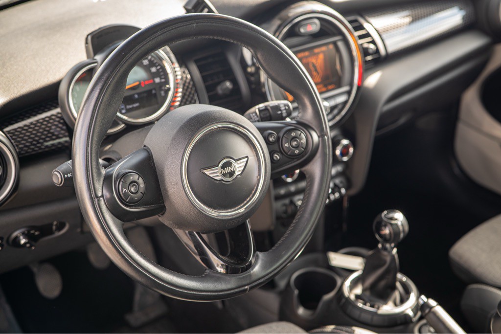 2015 MINI Cooper Image 19