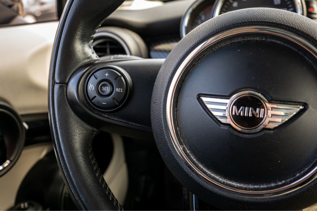 2015 MINI Cooper Image 20