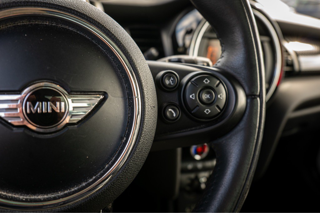 2015 MINI Cooper Image 21