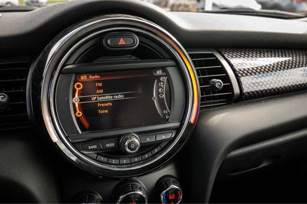 2015 MINI Cooper Image 22