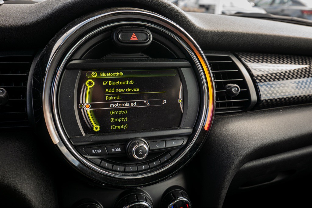 2015 MINI Cooper Image 23