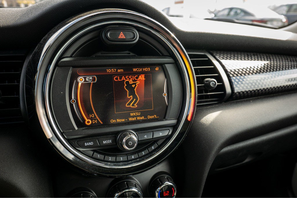 2015 MINI Cooper Image 24