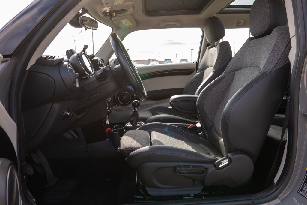 2015 MINI Cooper Image 26