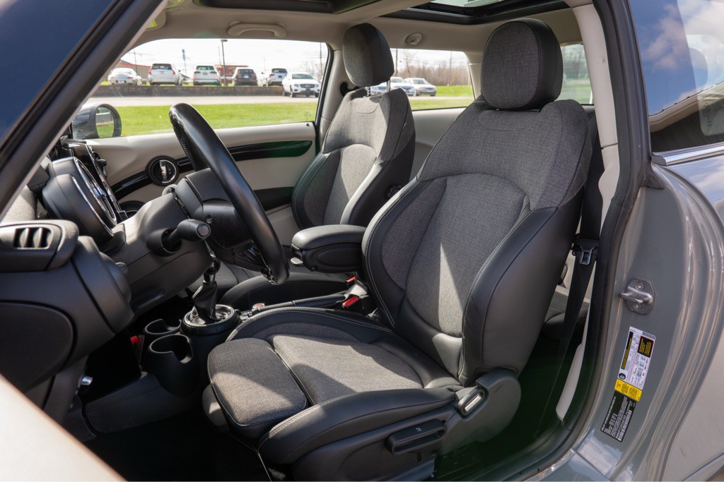 2015 MINI Cooper Image 27