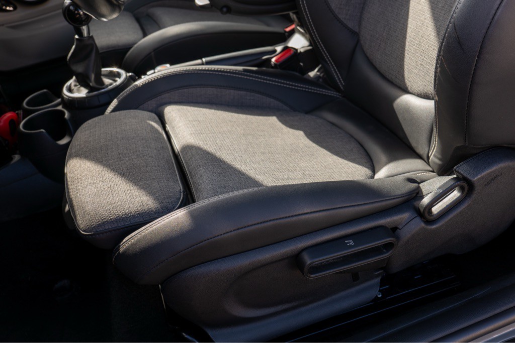 2015 MINI Cooper Image 29