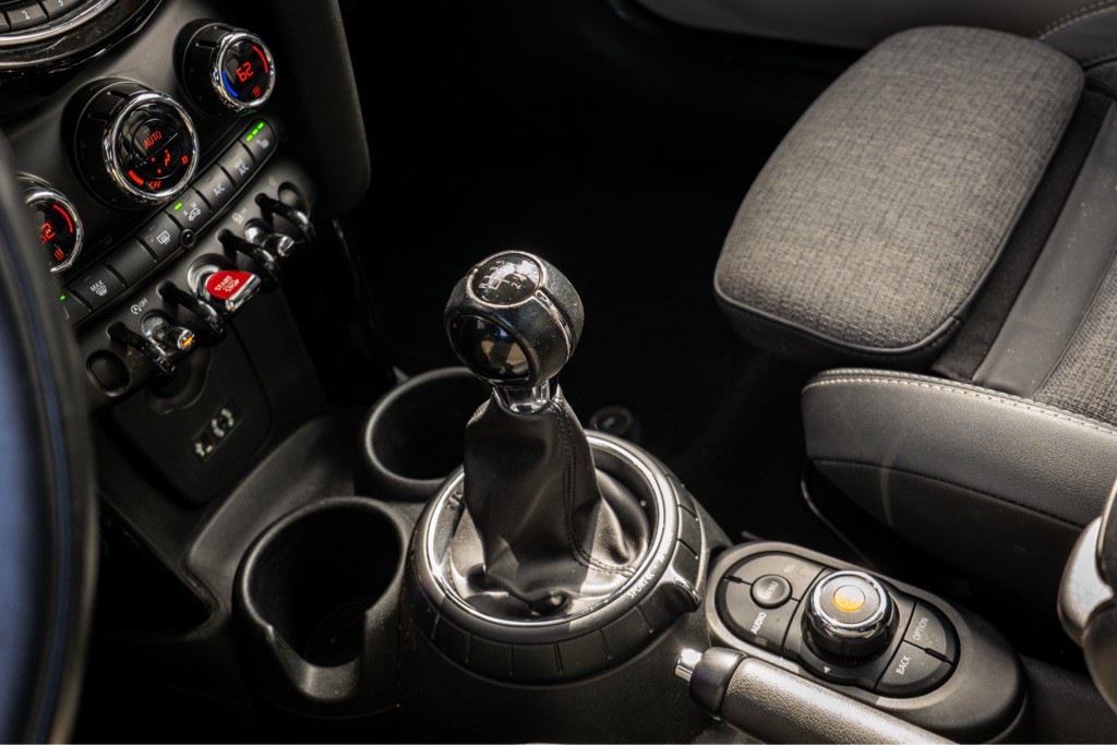 2015 MINI Cooper Image 31