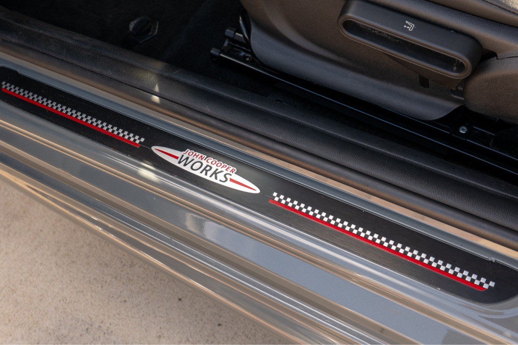 2015 MINI Cooper Image 34