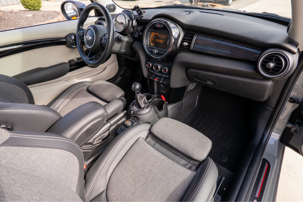 2015 MINI Cooper Image 35