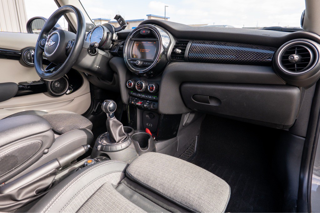 2015 MINI Cooper Image 36