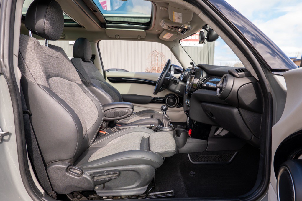 2015 MINI Cooper Image 37