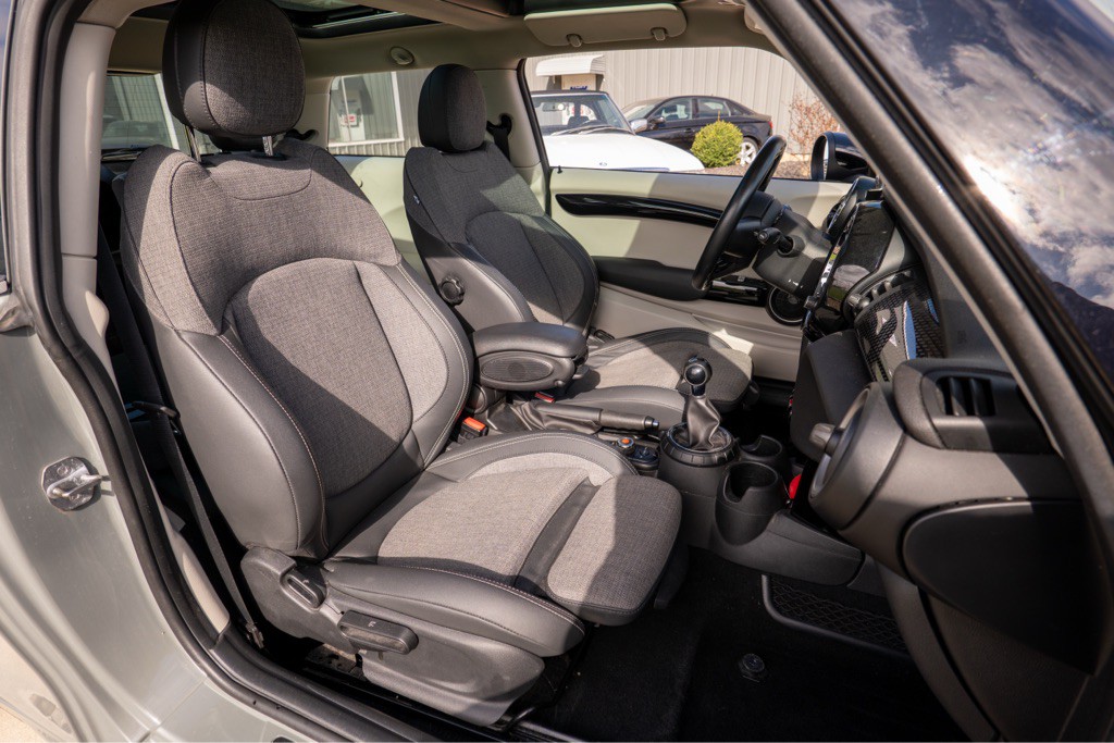 2015 MINI Cooper Image 38