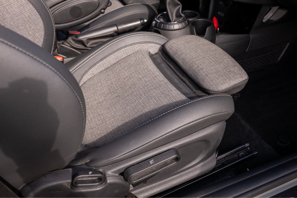 2015 MINI Cooper Image 40