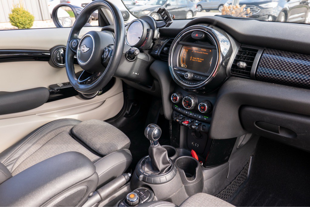 2015 MINI Cooper Image 41