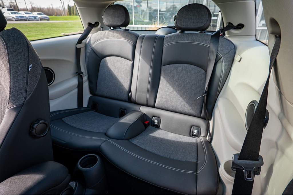 2015 MINI Cooper Image 45