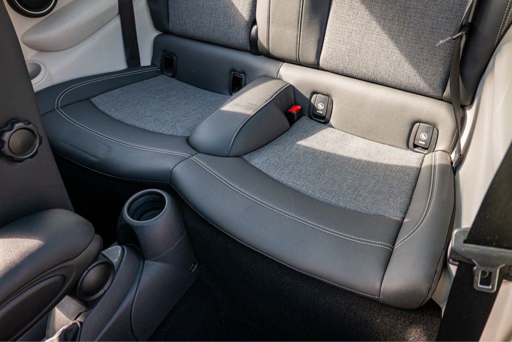 2015 MINI Cooper Image 46